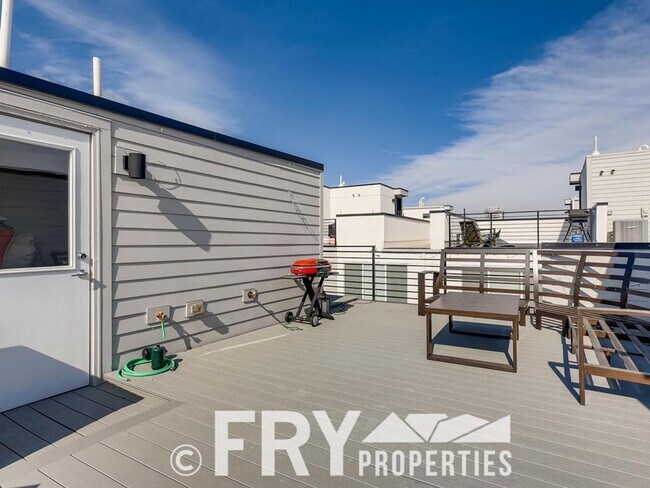 Building Photo - New Condo in South Sloan's Lake