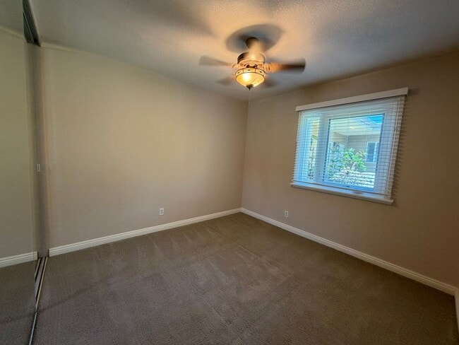 Building Photo - 4437 Mentone St