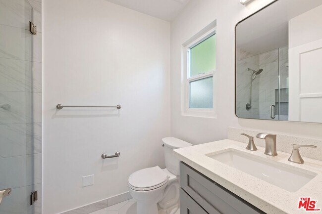 Building Photo - 1252 N Crescent Heights Blvd