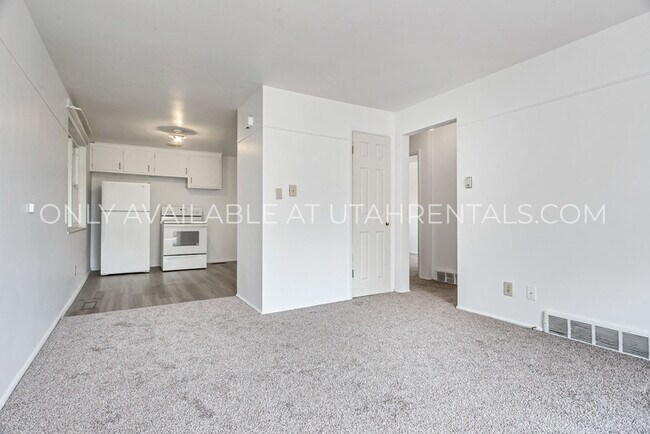 Building Photo - 729 E 4565 S