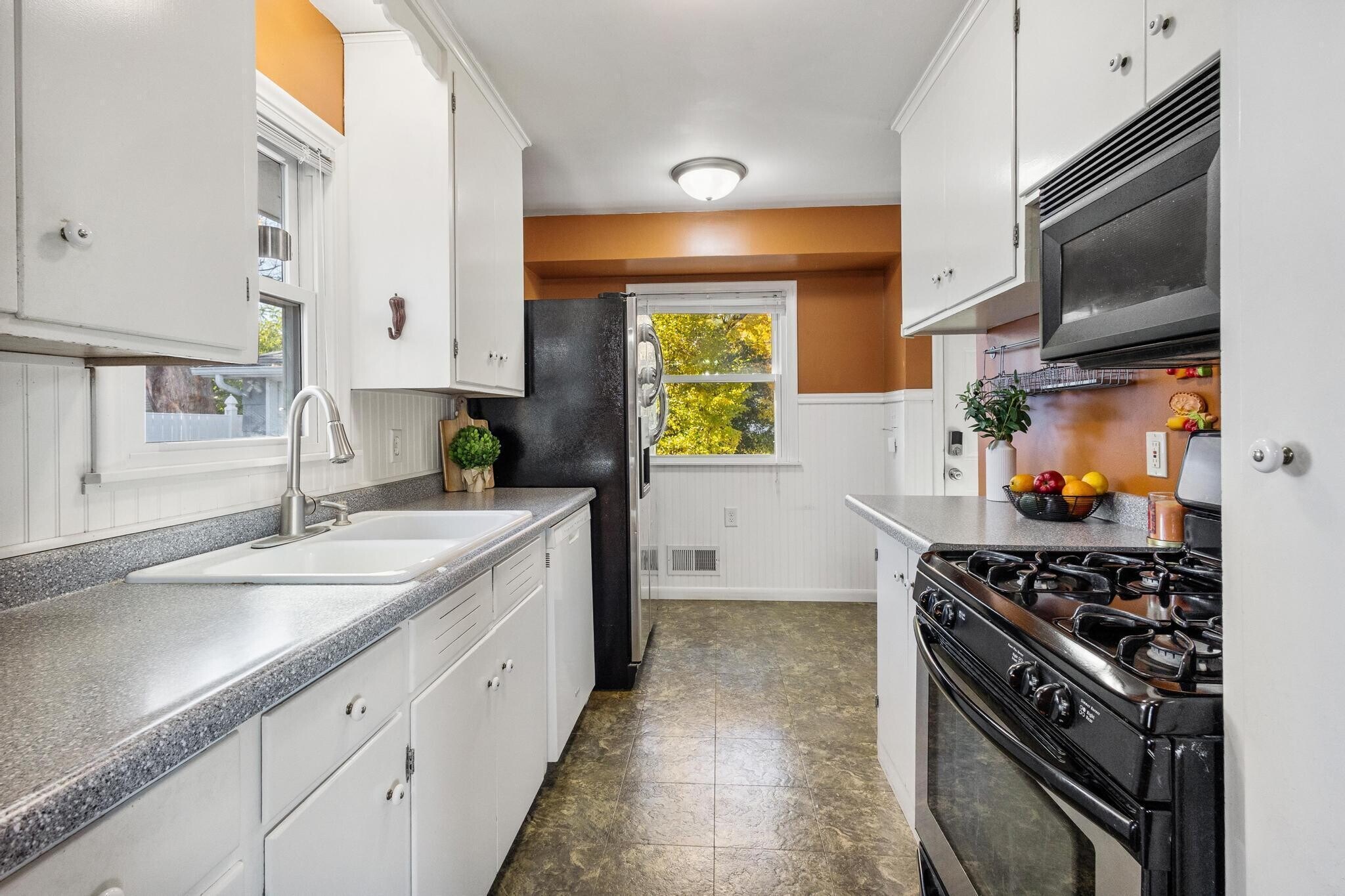 Building Photo - 5800 Moore Lake Dr W