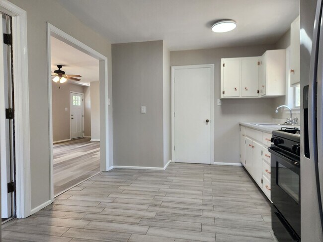 Building Photo - Charming 3-bedroom, 1-bathroom home on a half acre lot on the Southside!