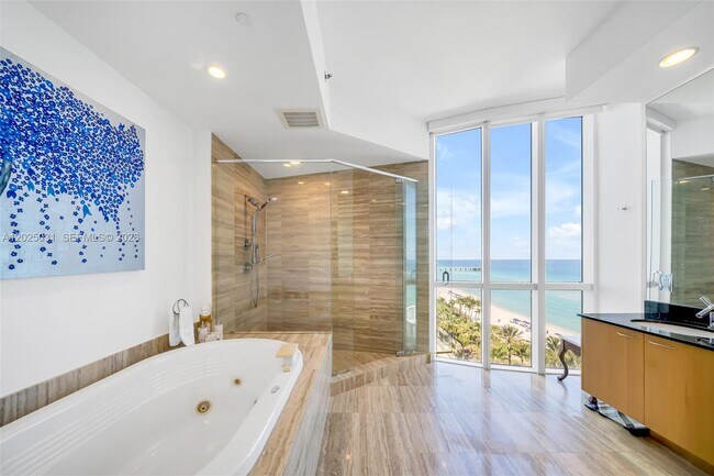 Building Photo - 16001 Collins Ave