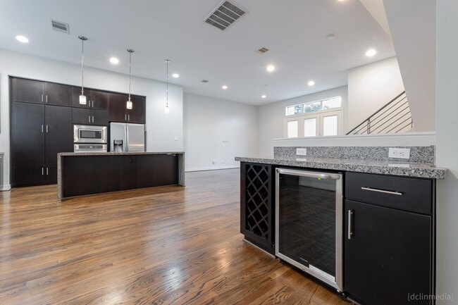 Building Photo - 2110 Crocker St