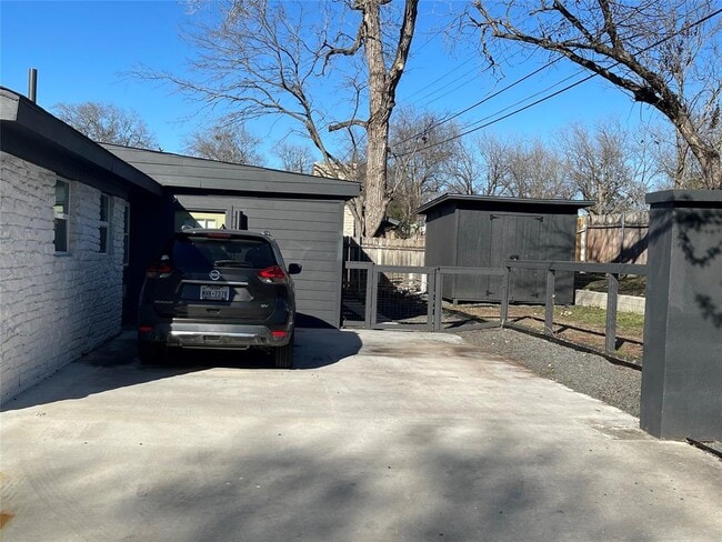 Building Photo - 5701 Gloucester Ln