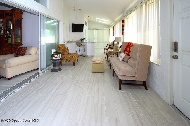 Building Photo - 101 Island Grove Dr