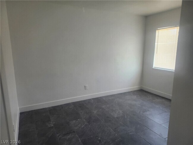 Building Photo - 3437 E Cheyenne Ave