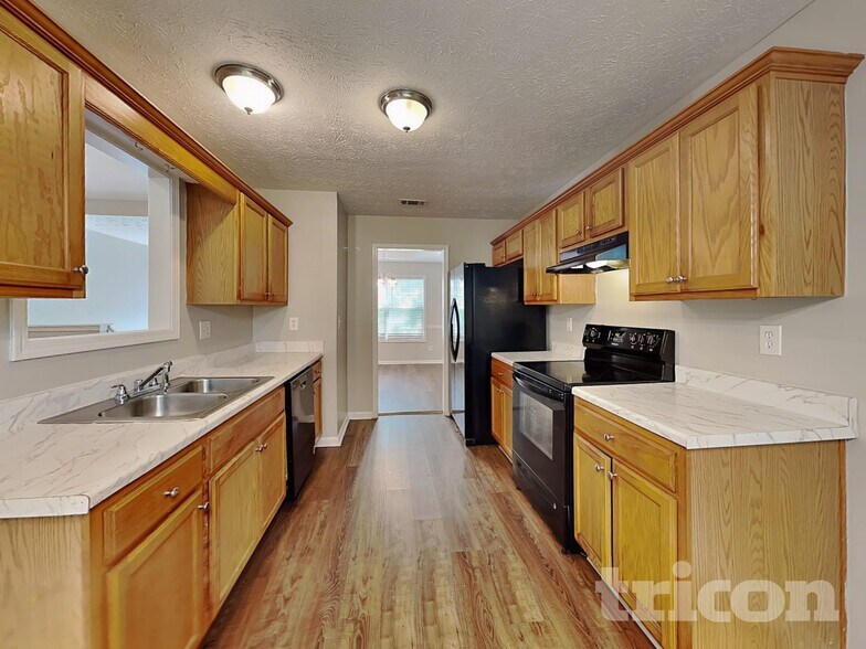 Building Photo - 205 Highgrove Dr