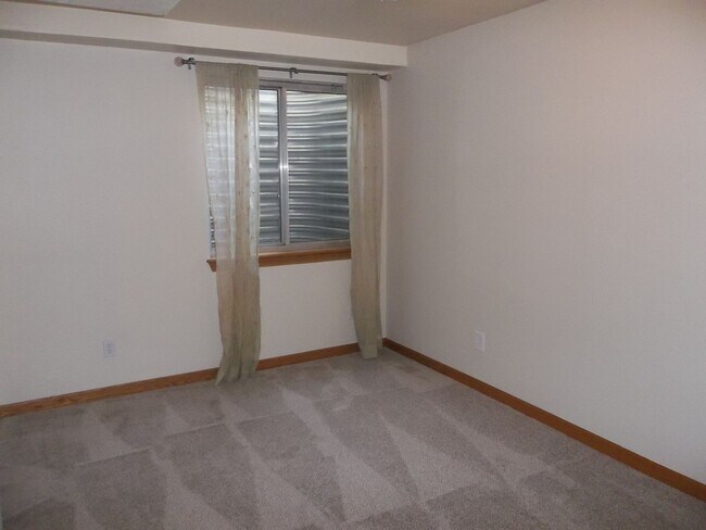 Building Photo - Comfort & Space in Fort Collins – 5BR Home...