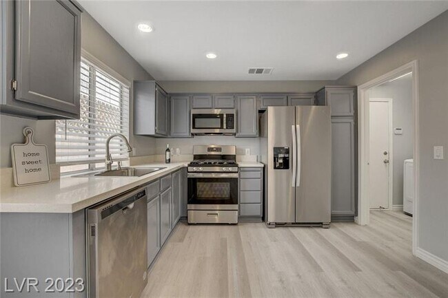 Building Photo - 1705 Navajo Lake Way