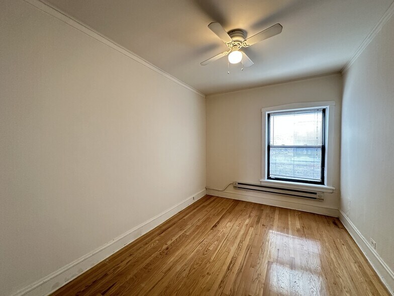 Building Photo - 1322 Oak Ave