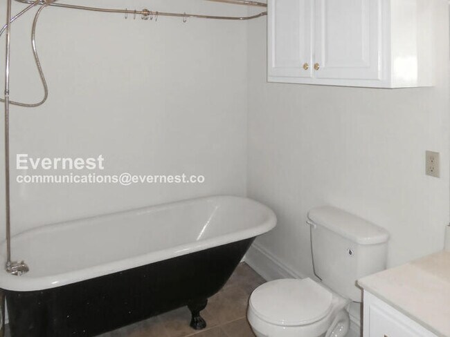 Building Photo - 1815 W Grace St