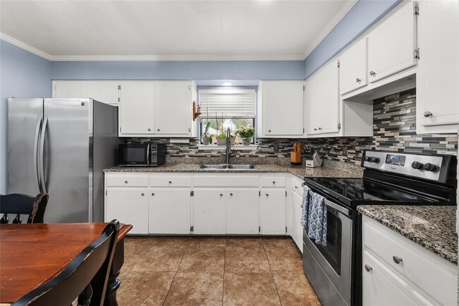 Building Photo - 135 Navajo Cir