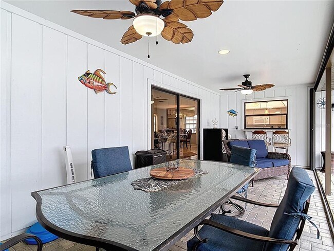 Building Photo - 290 Rotonda Cir