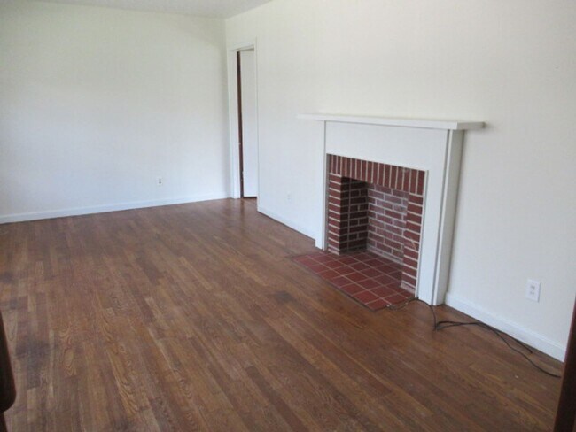 Building Photo - 131 Frances Pl