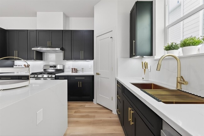 Building Photo - 975 Highland Lgt Ln