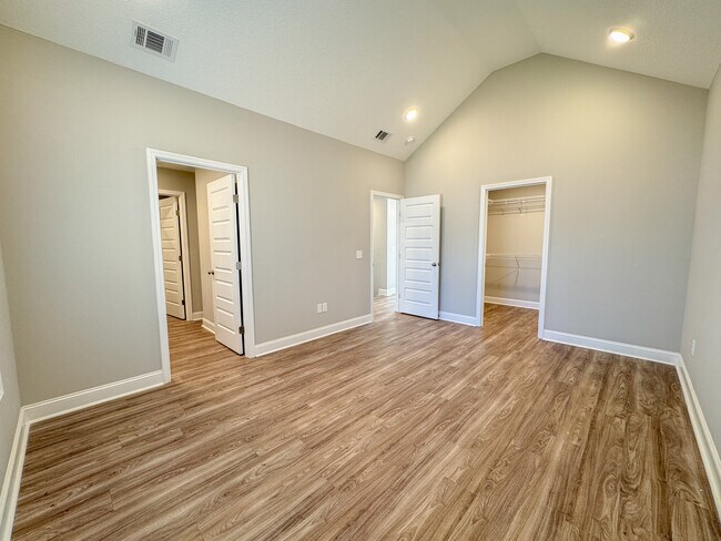 Building Photo - 5007 Cypress Lake Rd