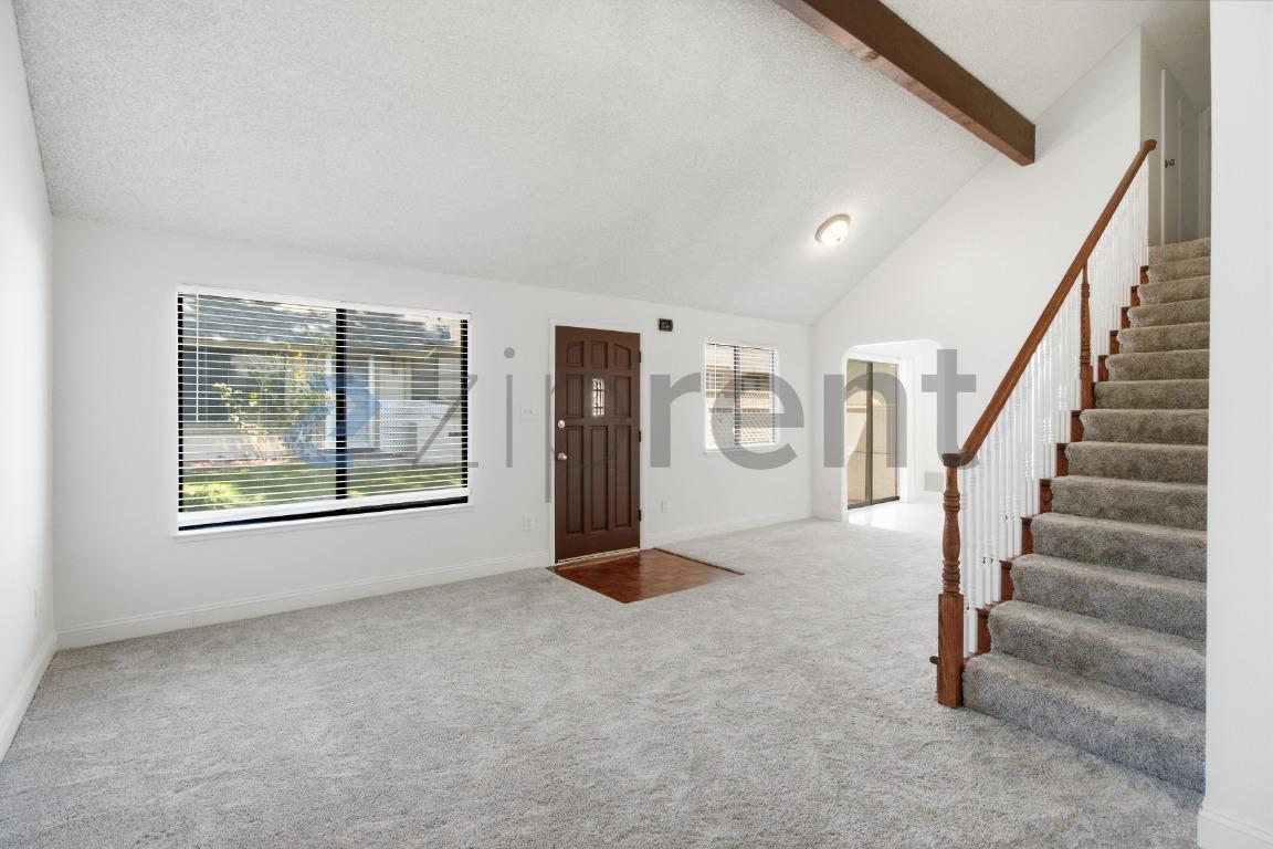 Building Photo - Unit