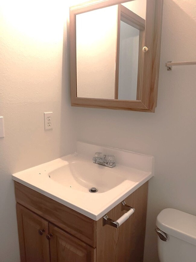 Building Photo - WEST SIDE - SPACIOUS TWO STORY 3 BED/2.5 B...