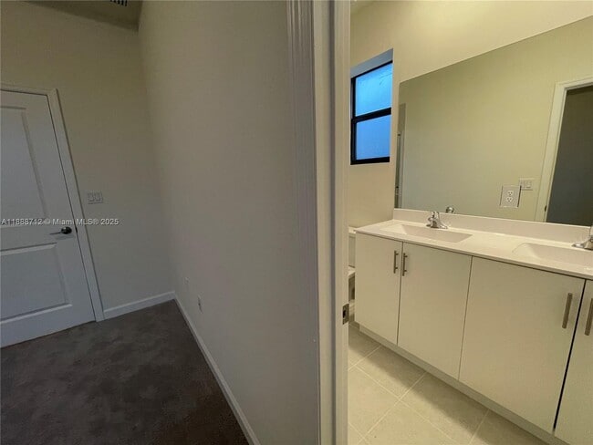 Building Photo - 3322 W 114th Terrace