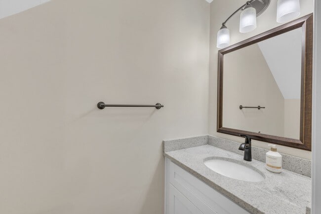 Building Photo - 2824 Wayland Dr