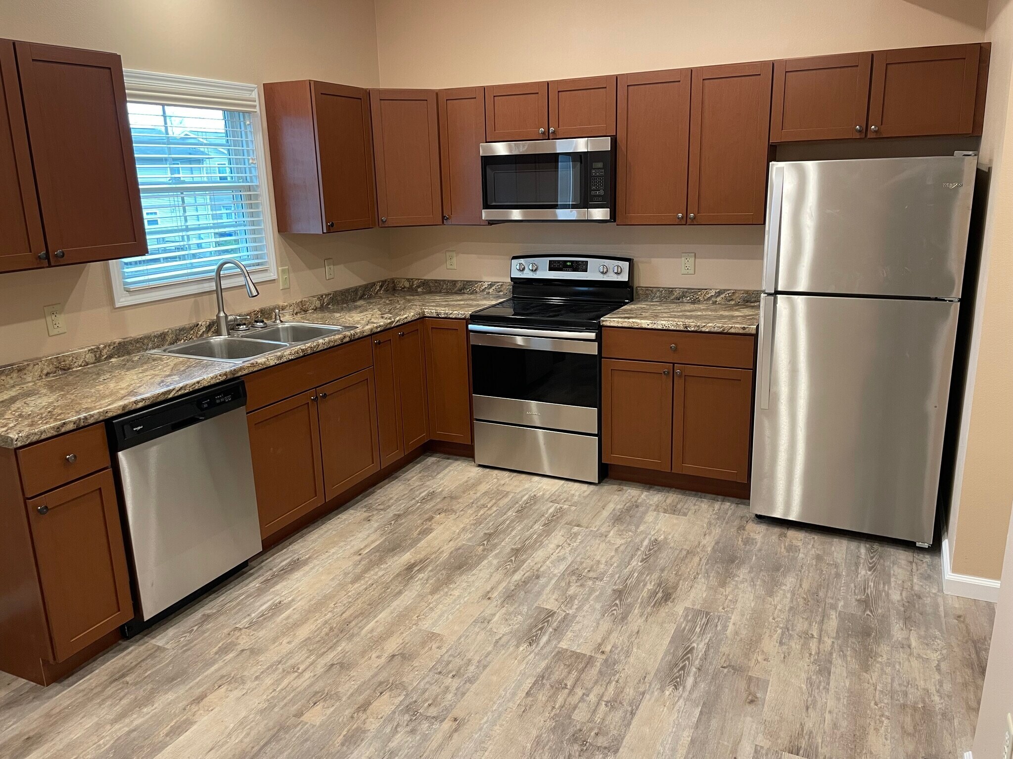 Building Photo - 1206 Bardsley Rd