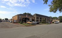 Building Photo - Southern Oaks Apartments