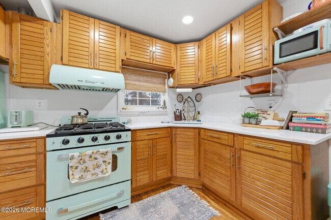 Building Photo - 14 Sunset Rd