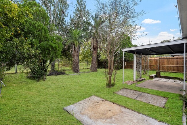 Building Photo - 13335 Ambrose St