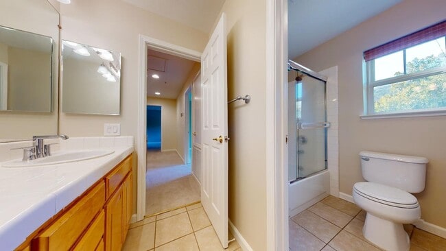 Building Photo - 123 Warbler Ln