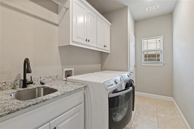 Building Photo - 5702 S 60th Pl