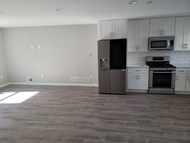 Building Photo - 2953 Edgley St