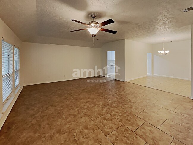 Building Photo - 13307 Montaigne Dr