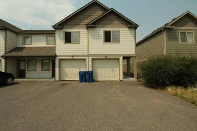 Primary Photo - 935 Forest Glen Dr