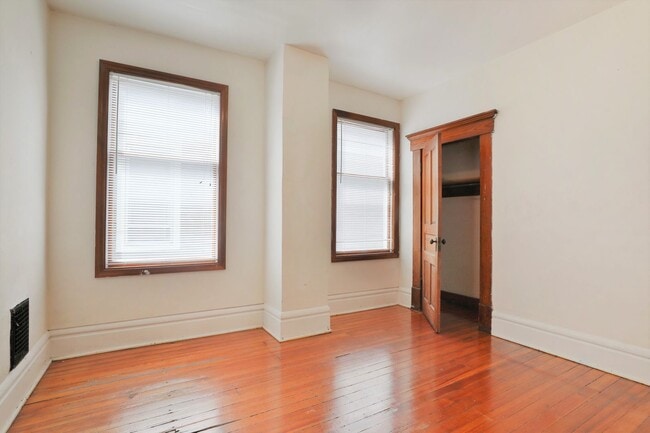 Building Photo - 5 Bedroom Right off of High St - OSU Campus