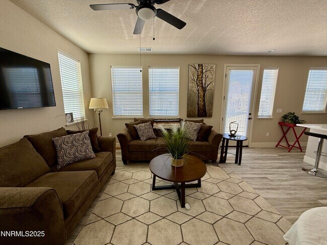 Building Photo - 452 Blackbird Ln