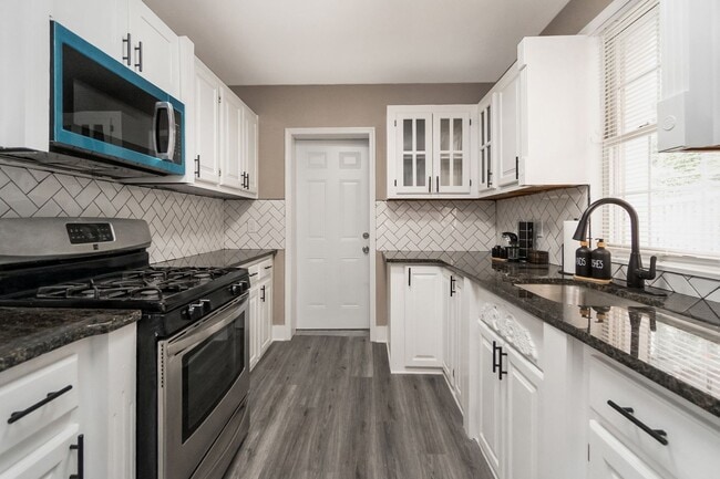 Building Photo - Updated 3BR Home – Walk to Lehigh & Downto...