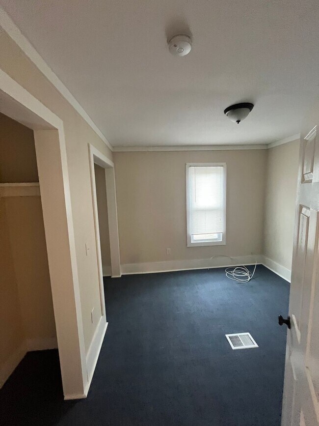 Building Photo - 12 Madison St