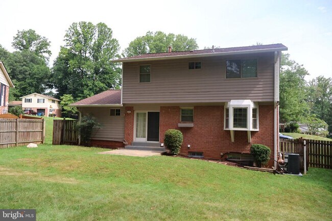 Building Photo - 5012 Gainsborough Dr