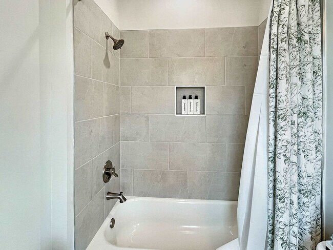 Building Photo - 401 Upper E Ave