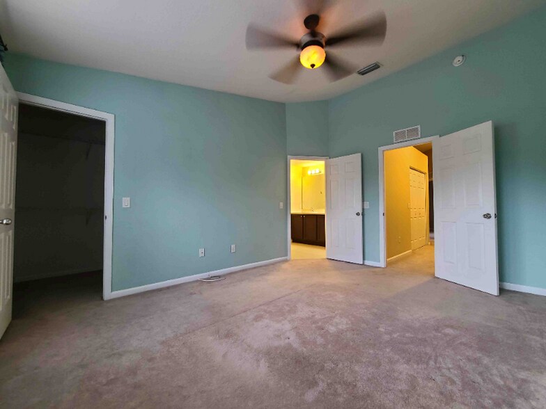 Building Photo - 4168 SW 43rd Cir