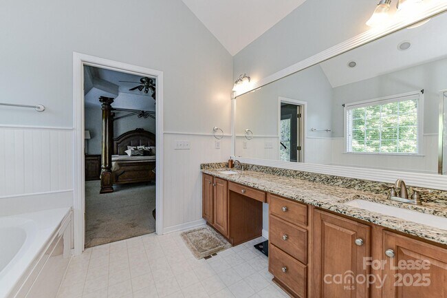 Building Photo - 16829 Hampton Trace Rd
