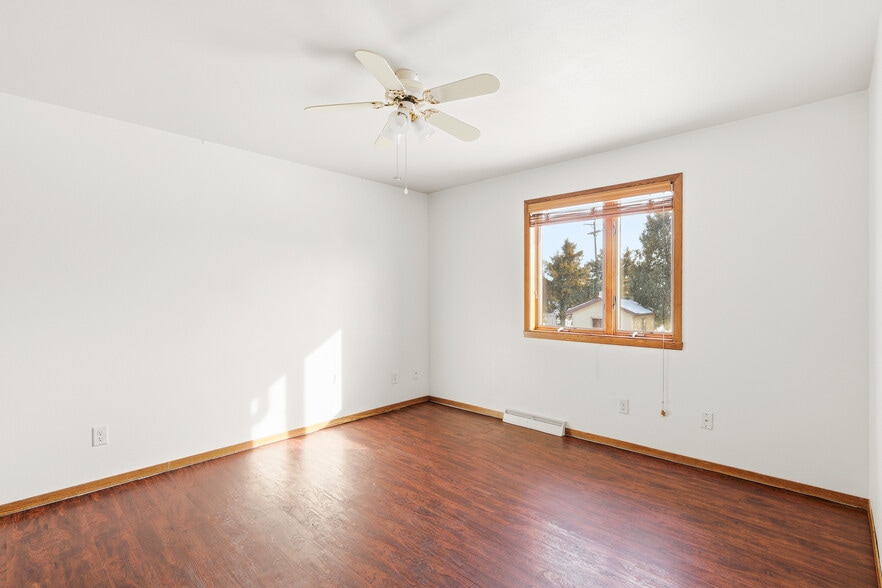 Building Photo - 809 W Ridgeview Dr