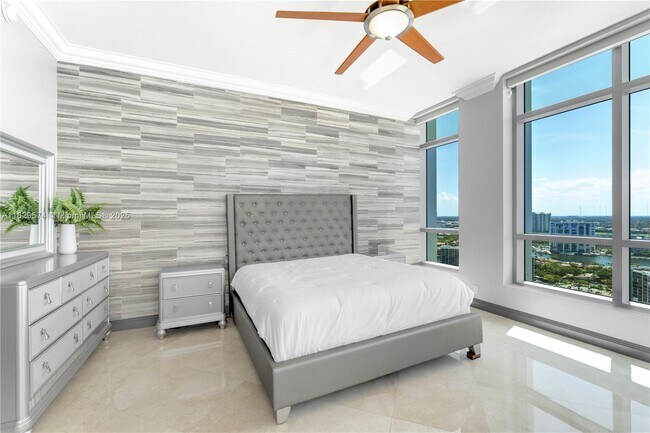 Building Photo - 3535 S Ocean Dr