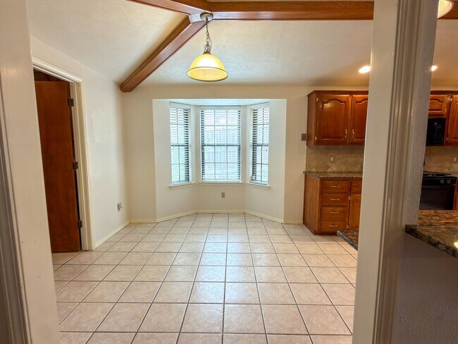 Building Photo - 520 Sumac Pl
