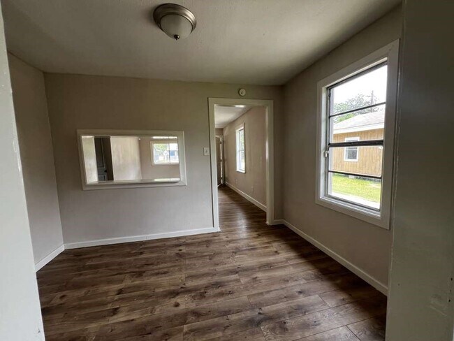 Building Photo - 8606 Prairie View Dr