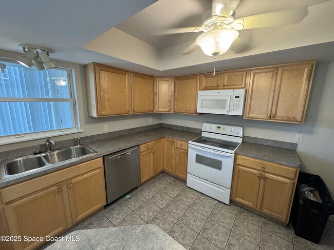 Building Photo - 416 Dove Ln