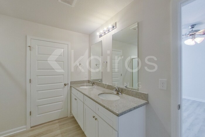 Building Photo - 321 Monarch Ln