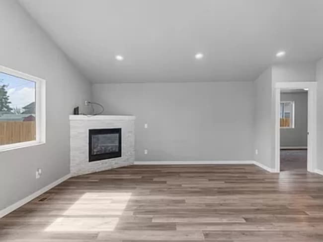Building Photo - 906 E Courtland Ave