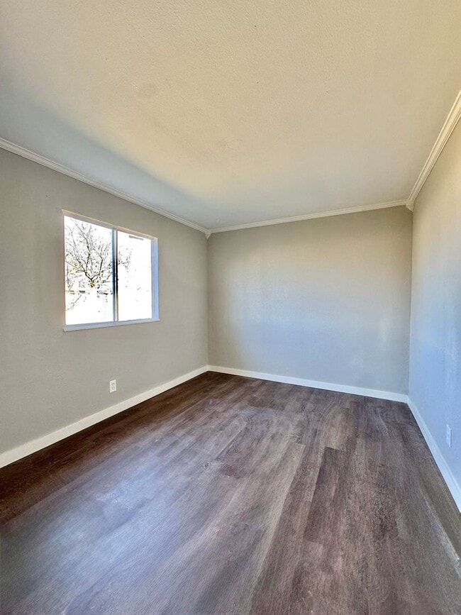 Building Photo - NOW AVAILABLE - Newly Renovated 2 Bedroom Home + Large Fenced Backyard!